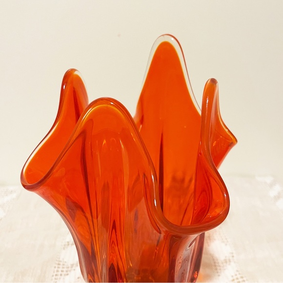 Vintage 1960s MCM | Viking Glass Epic Persimmon 4 Petal Vase - Picture 8 of 16